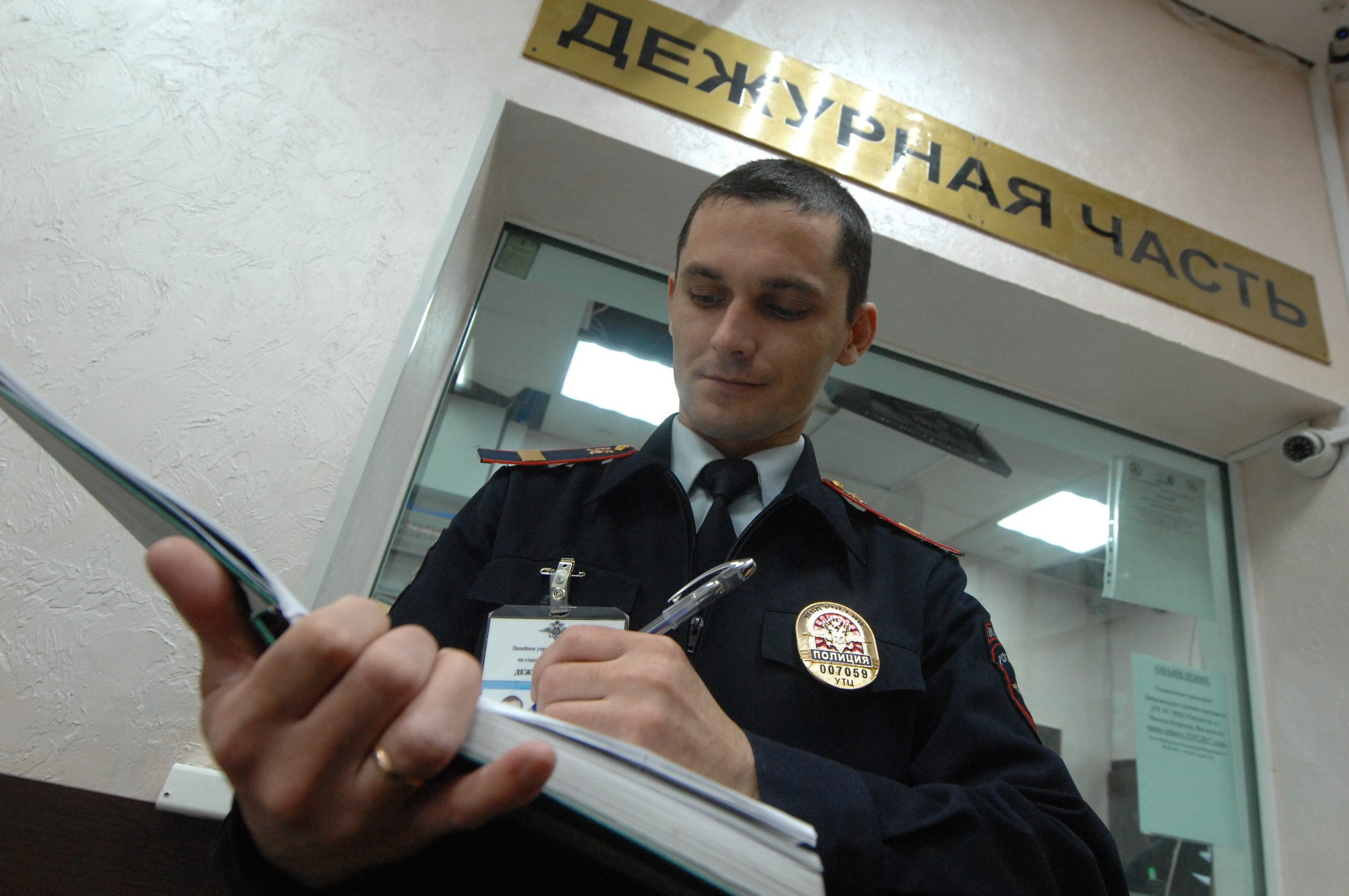На станции метро &#171;Пятницкое шоссе&#187; задержали хулигана, кинувшего бутылку в лобовое стекло поезда