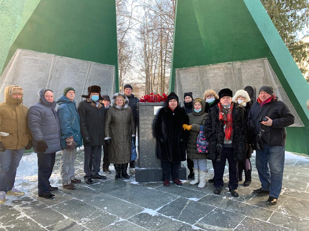 В Митине состоялась торжественная церемония возложения цветов к мемориалу