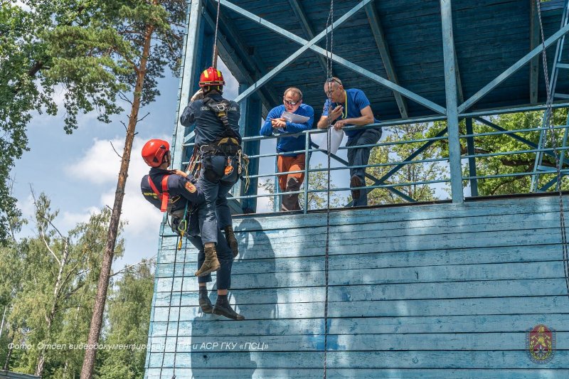 Сколько снарядов установлено на 100 метровой полосе с препятствиями в пожарно спасательном спорте