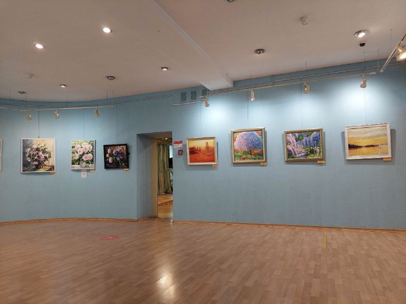 Выставка детских художественных работ открылась в досуговом центре на Митинской