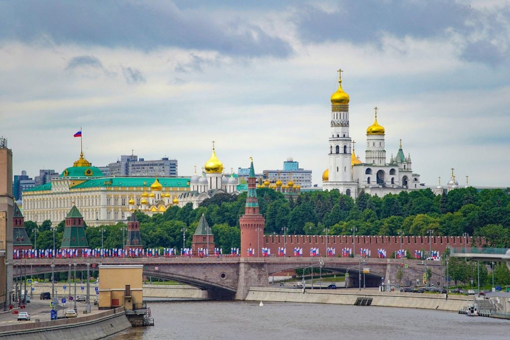 Московские волонтеры активно консультируют граждан относительно военной службы по контракту